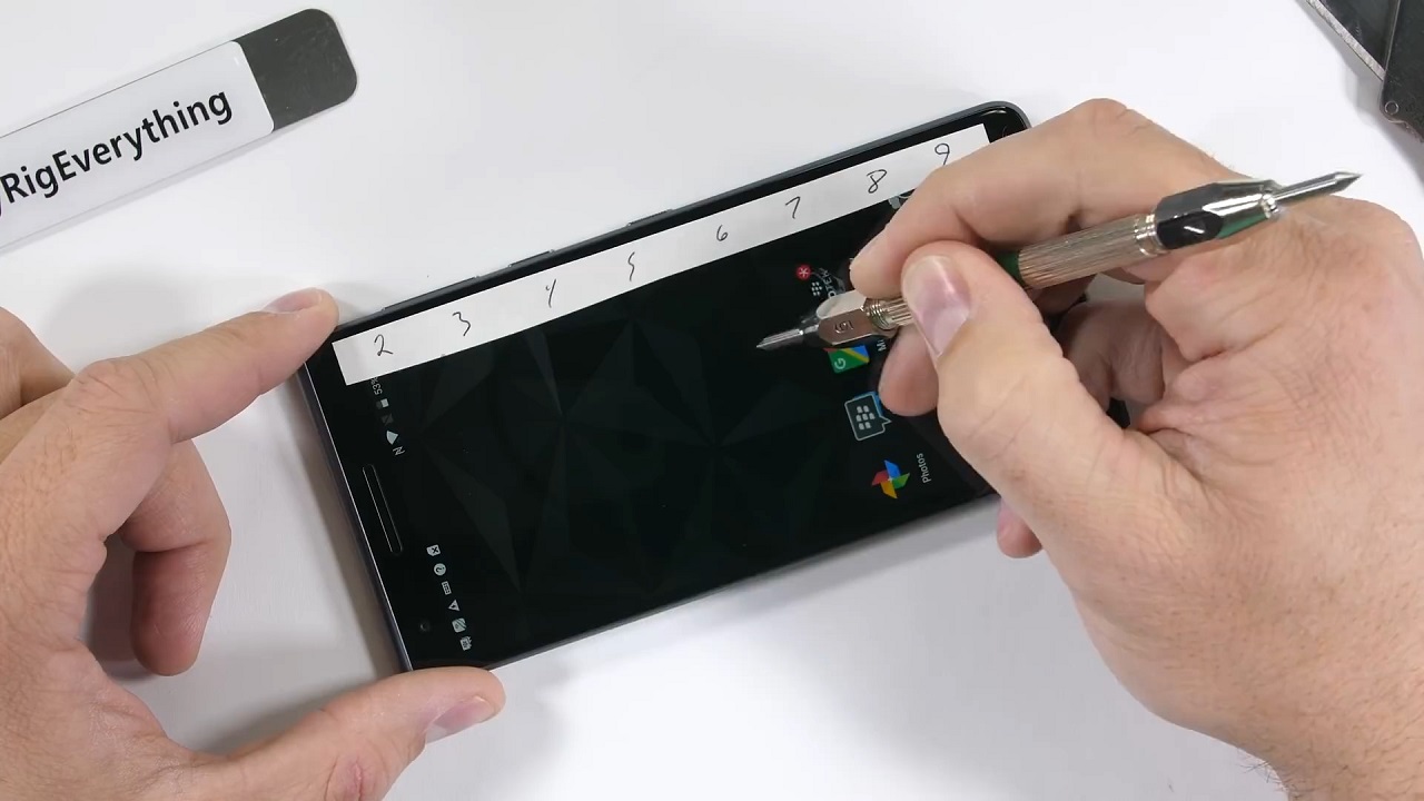 Better late than never: BlackBerry Motion has been tested for strength