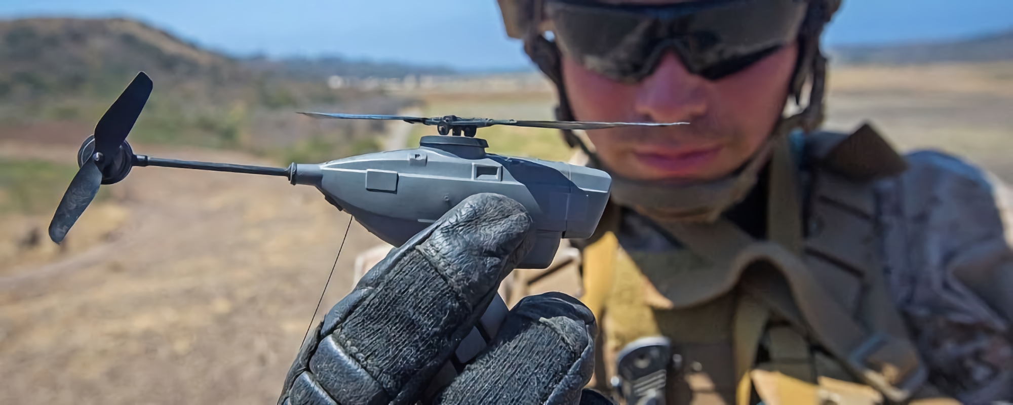 ЗСУ вже використовують мікродрони Black Hornet Nano, вони поміщаються в руці та призначені для бойових дій у місті