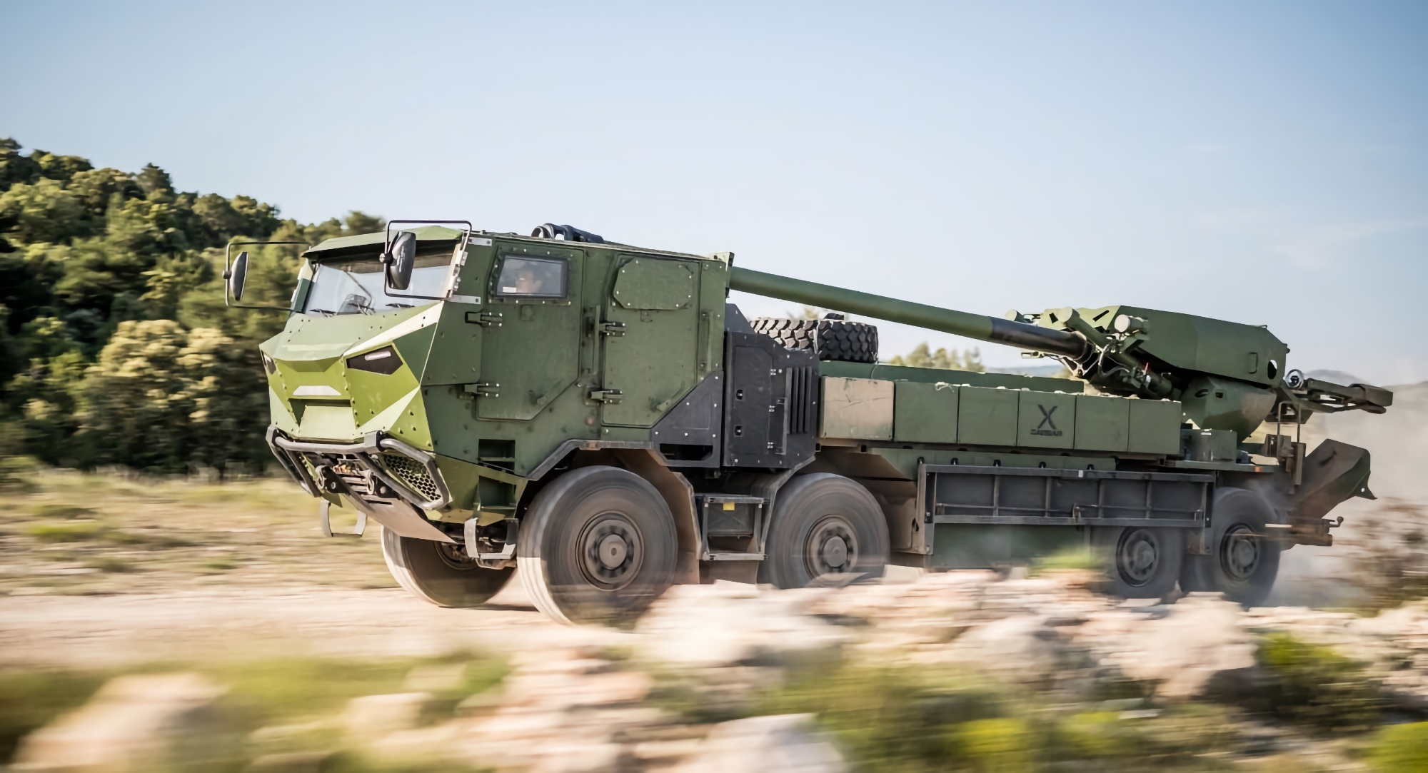 La France peut transférer à l'Ukraine jusqu'à 12 canons Caesar supplémentaires avec un blindage amélioré et 36 munitions.