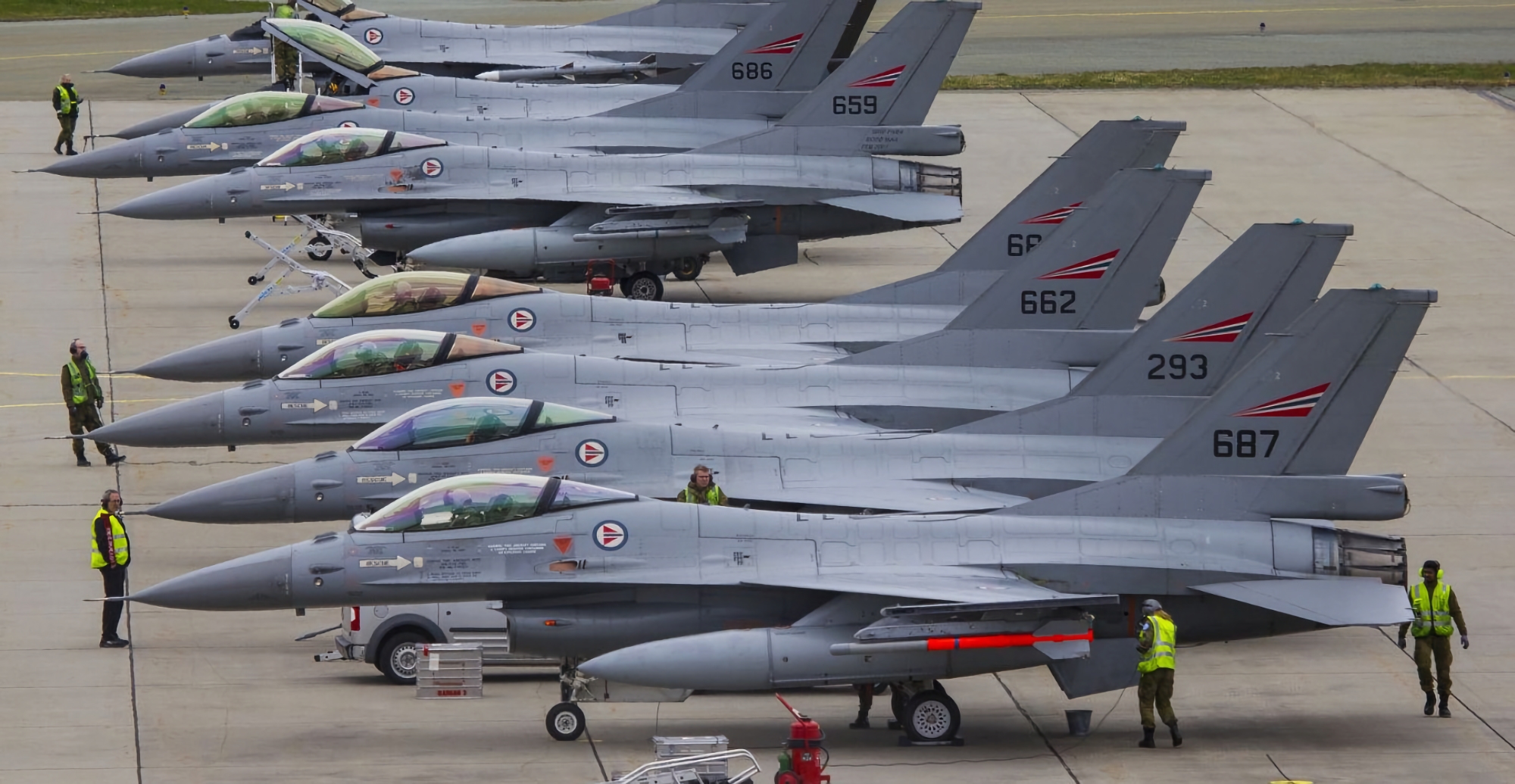 Коли Україна отримає нідерландські винищувачі F-16 Fighting Falcon