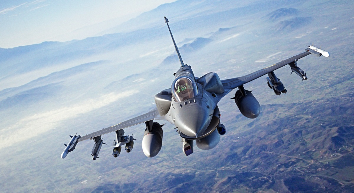 Розглядаємо ближче: Фото F-16 Fighting Falcon