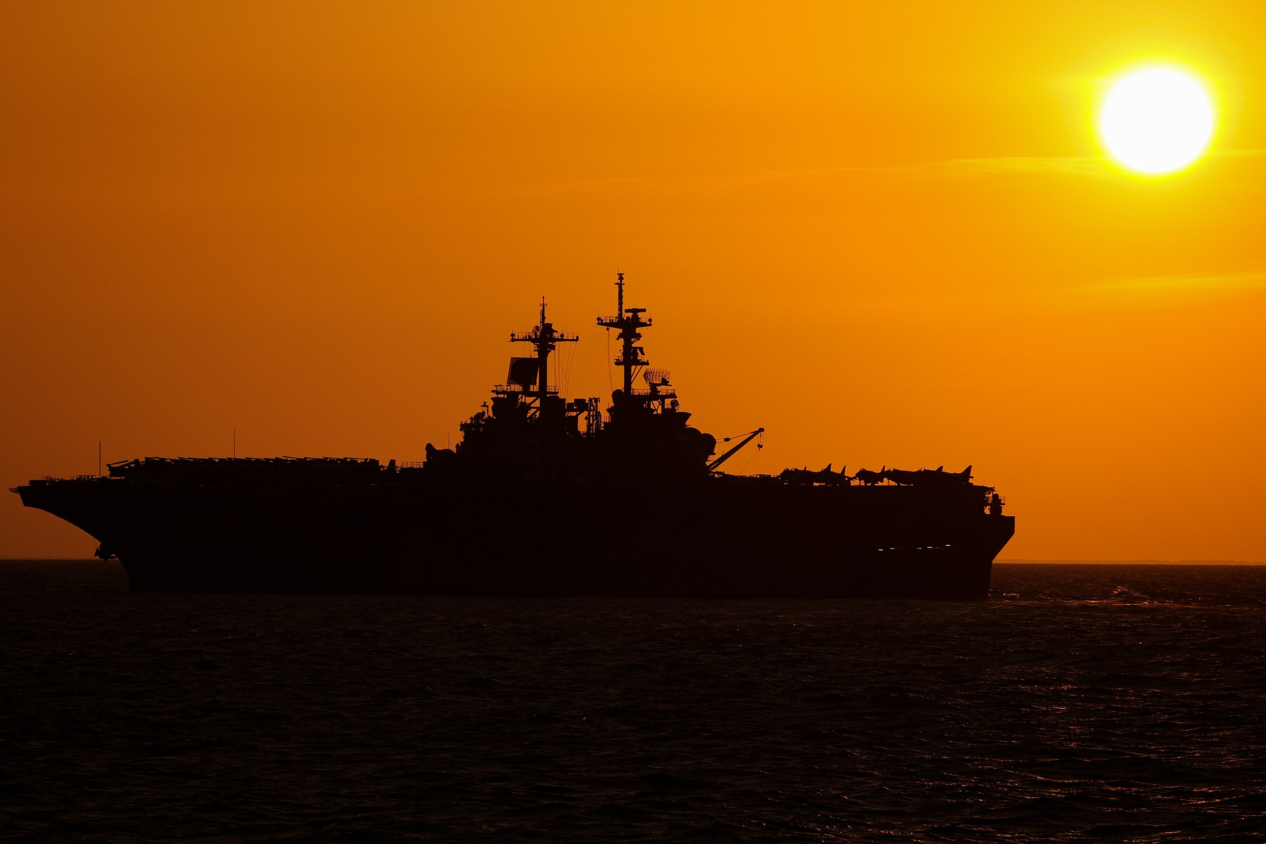 US flagship USS Kearsarge Wasp class amphibious assault ship arrived in Lithuania