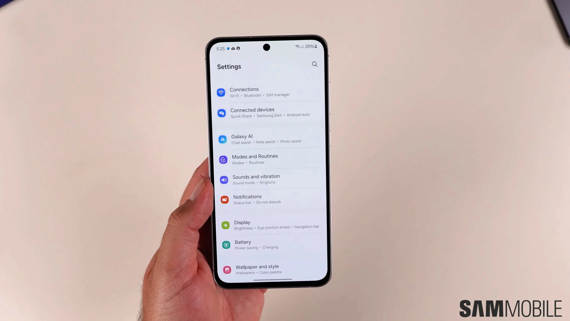 Зазирніть у майбутнє: презентація інтерфейсу Galaxy S24 FE
