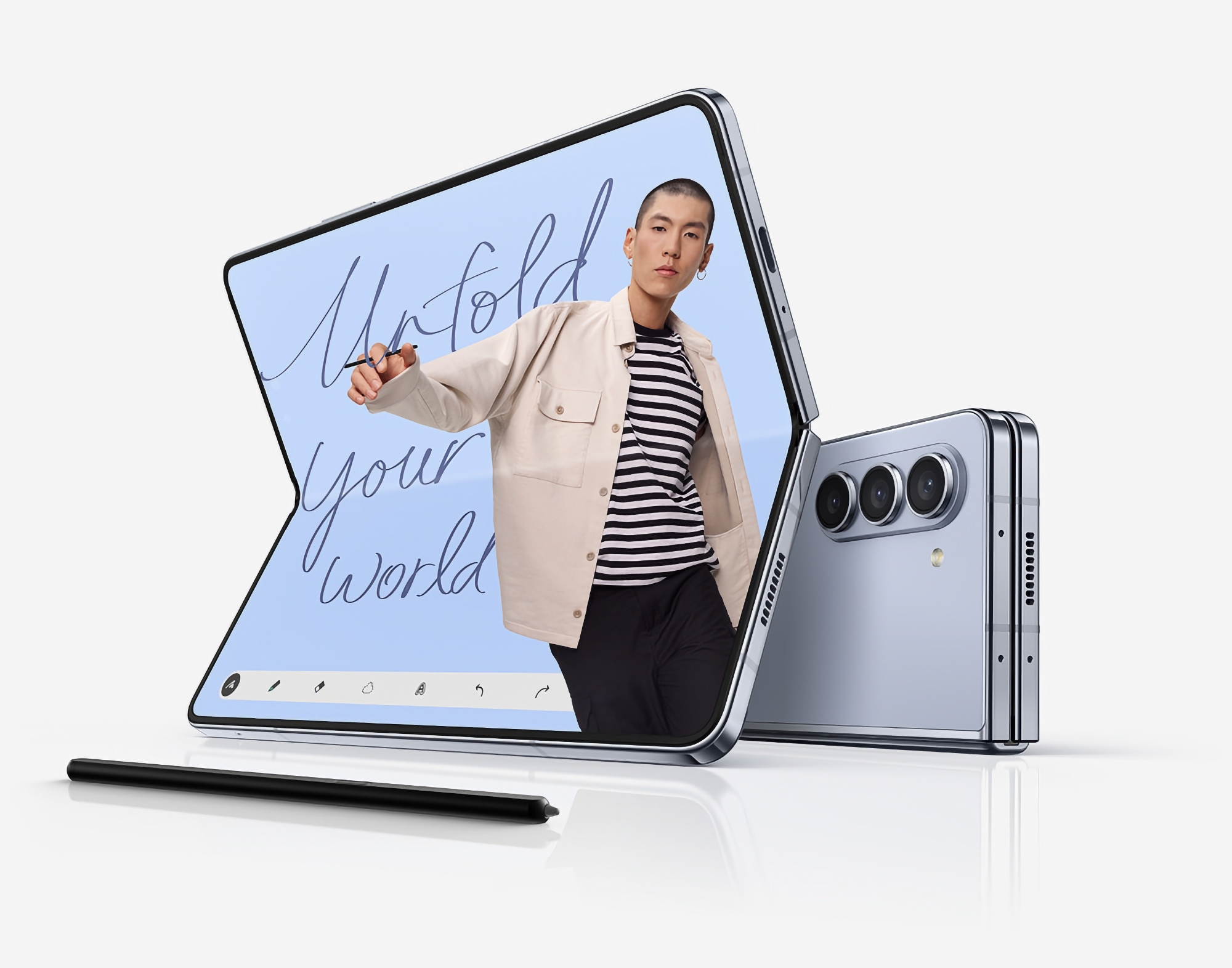 Another foldable Samsung smartphone has started receiving a stable version of Android 14 (One UI 6)