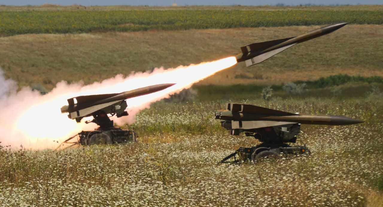 L'Espagne va transférer quatre systèmes de défense aérienne Hawk à l'Ukraine ; ils peuvent frapper des avions, des hélicoptères et des missiles à une distance allant jusqu'à 50 km.