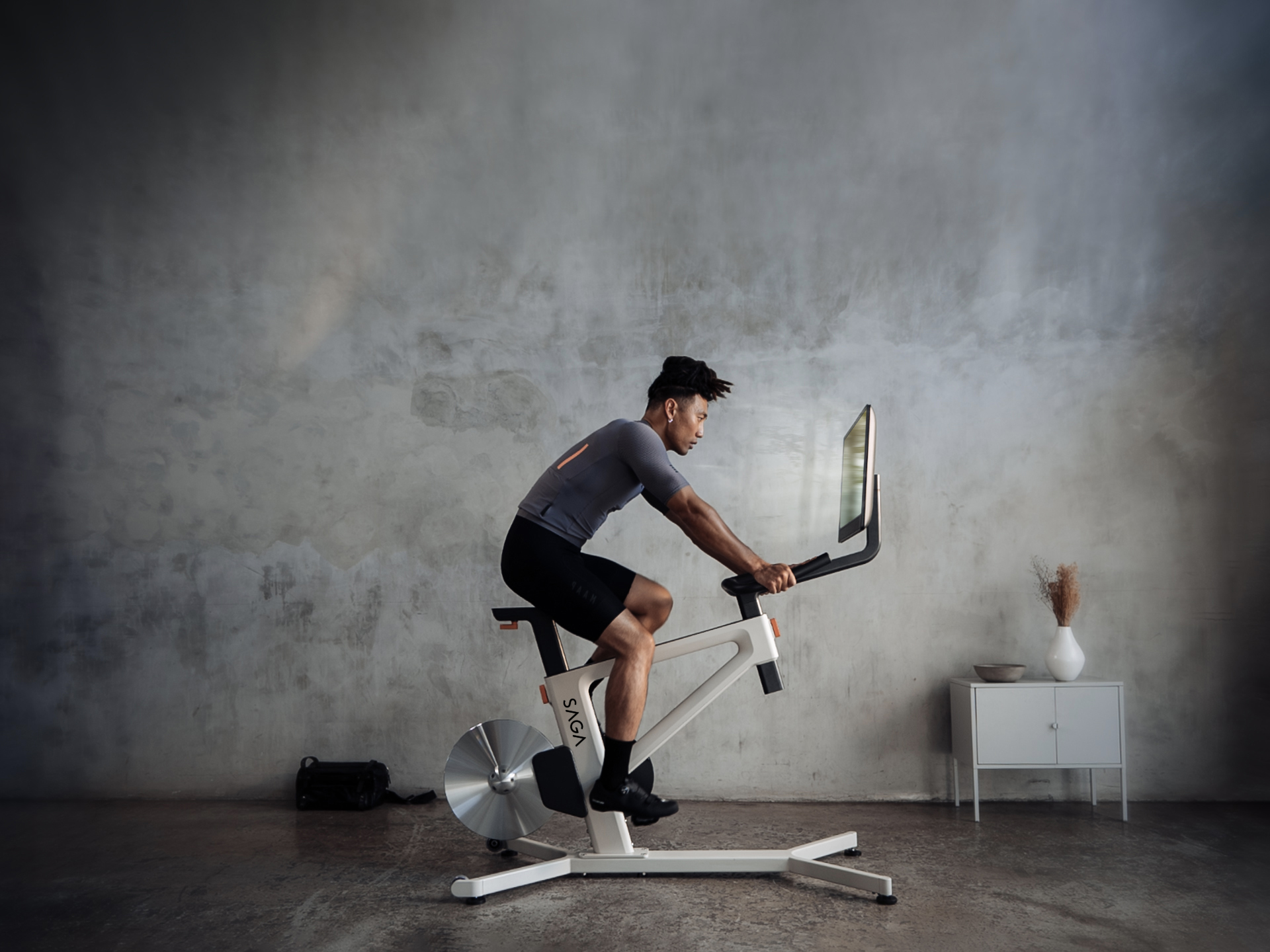 HoloBike - un vélo d'appartement à 2599 dollars doté d'un écran 3D holographique, conçu par un ancien ingénieur de Google
