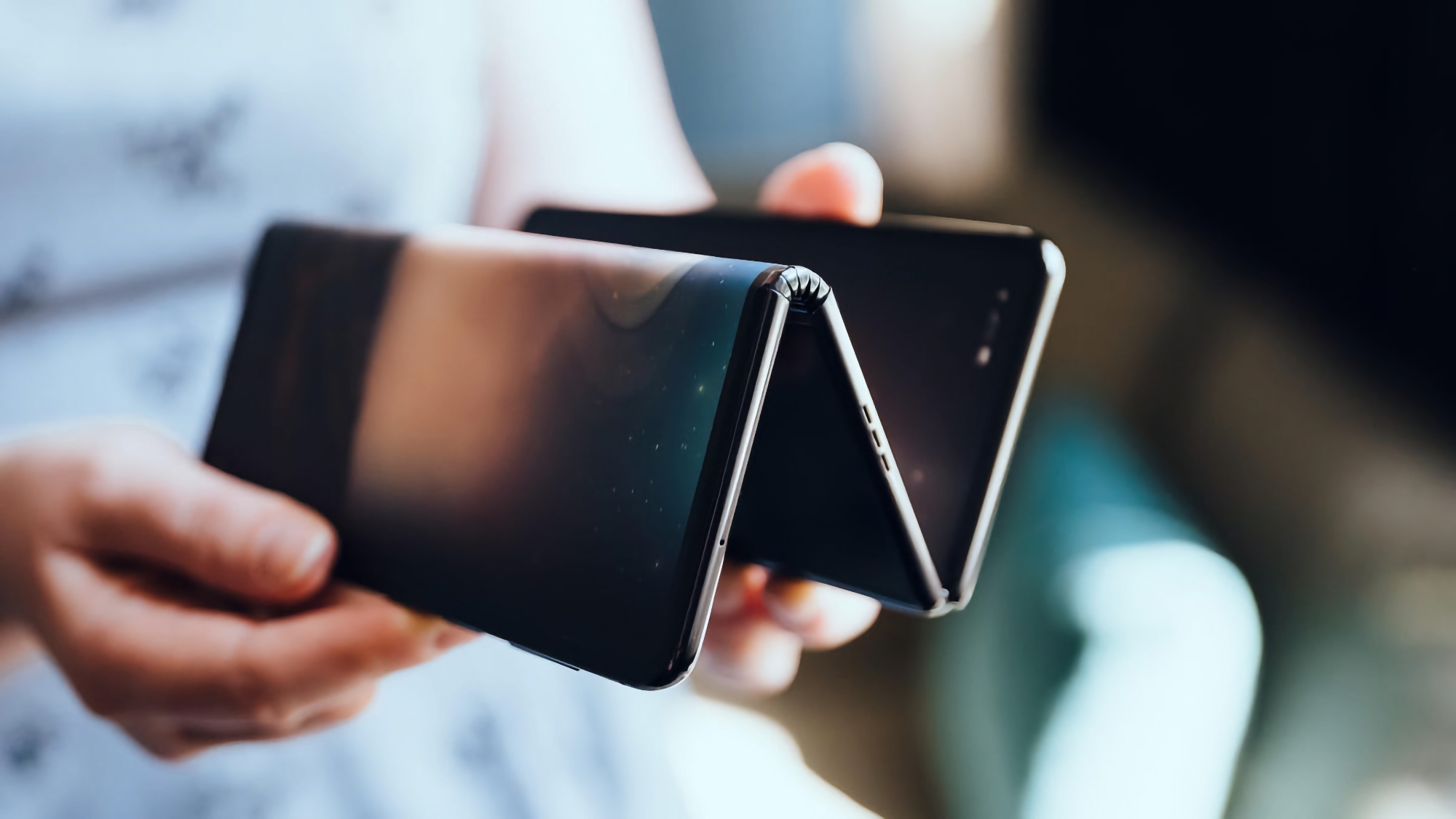 Інсайдер: Huawei працює над смартфоном із потрійним складанням, новинку покажуть влітку