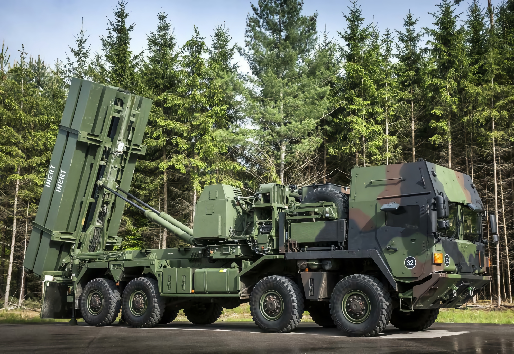 Pas seulement des HIMARS : L'Ukraine a reçu un système de défense aérienne avancé IRIS-T, d'un coût de 140 000 000 euros.