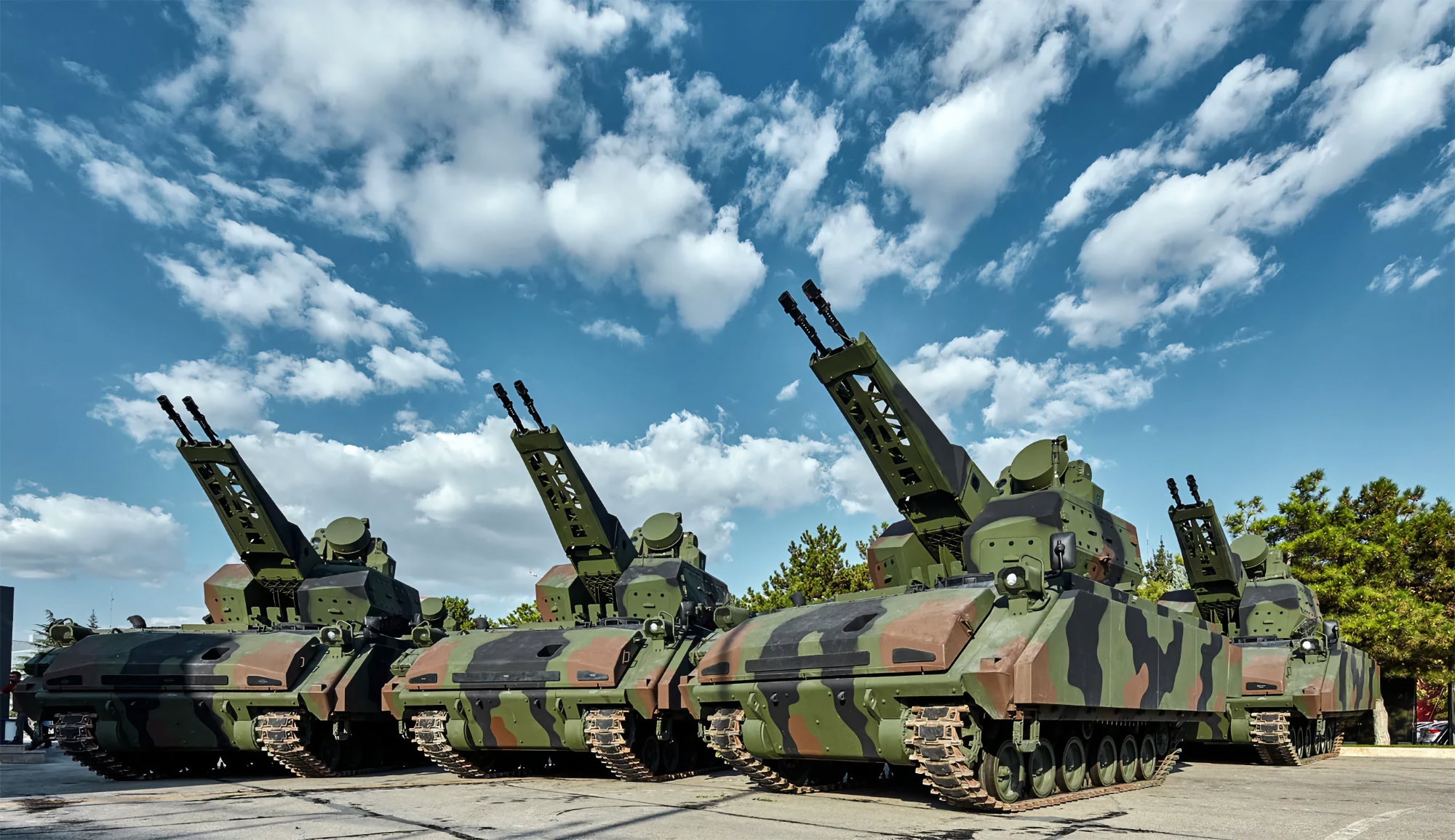 ASELSAN reçoit le premier contrat d'exportation pour les systèmes antiaériens Korkut, qui peuvent engager des avions, des hélicoptères, des drones et des missiles à une distance allant jusqu'à 4 km. 