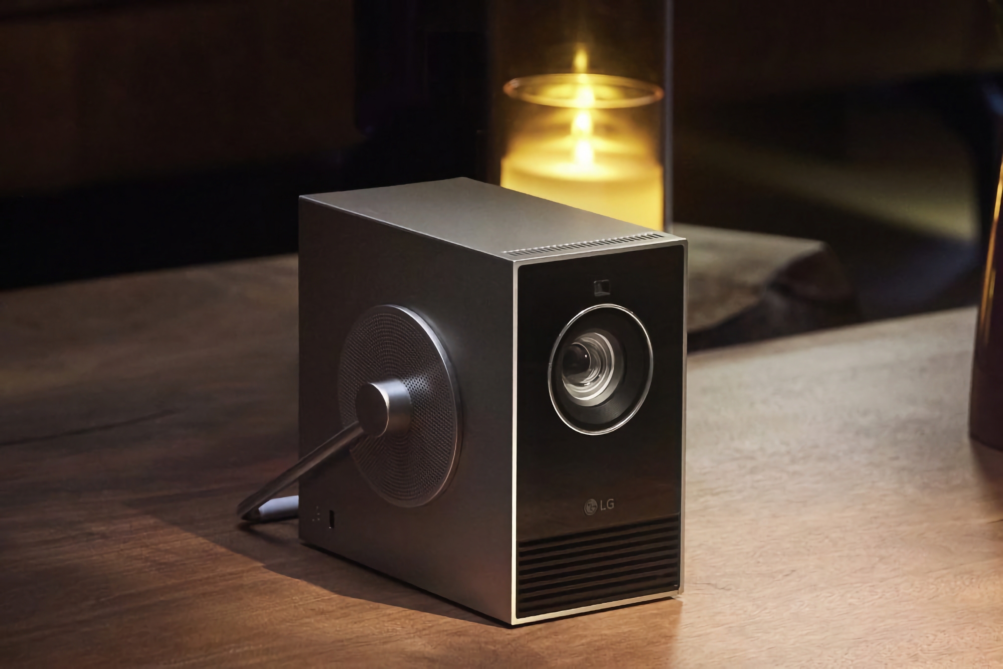 LG CineBeam Qube : Projecteur de 120 pouces avec résolution 4K