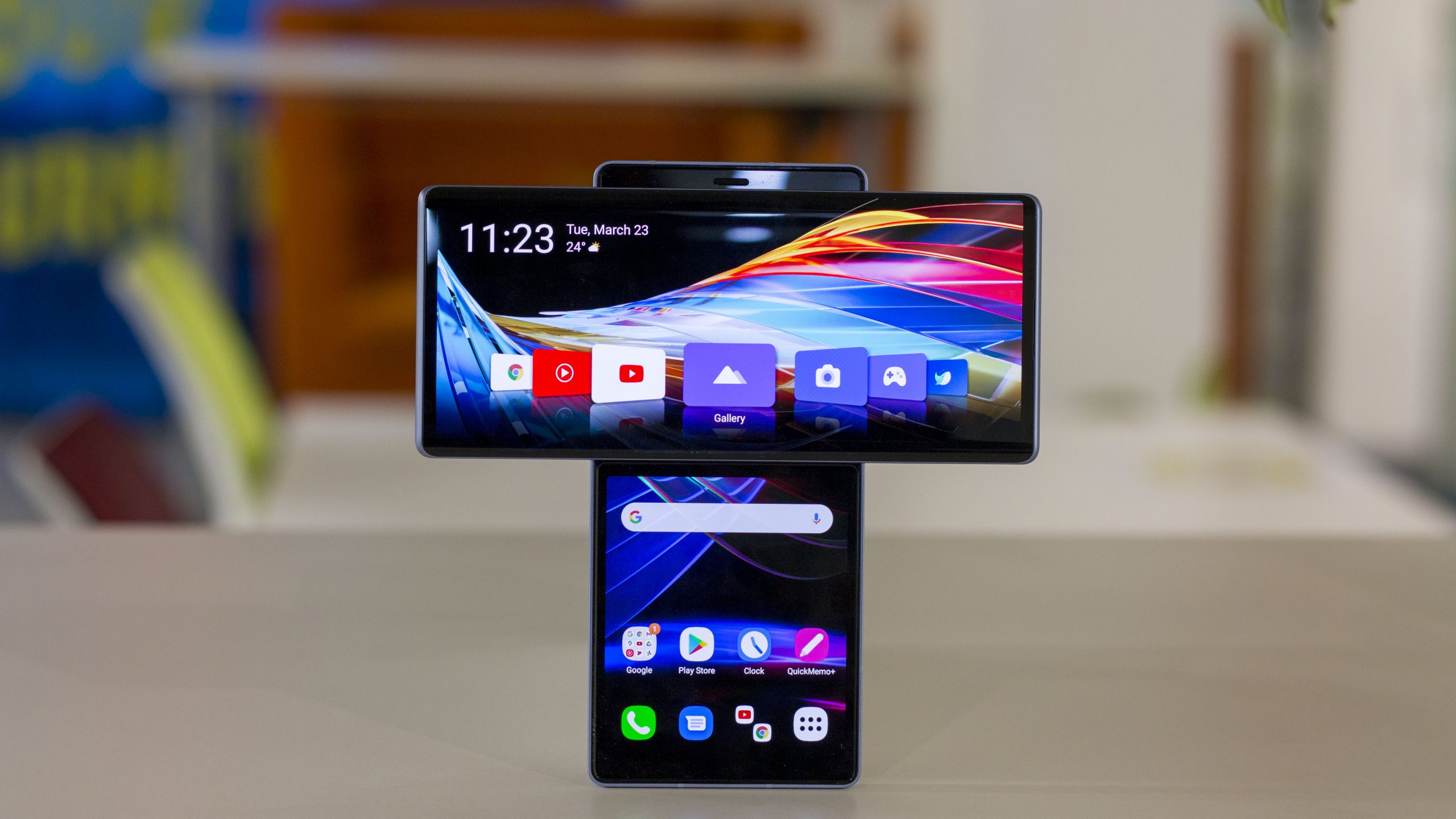 Samsung подає патент на складний пристрій у стилі LG Wing