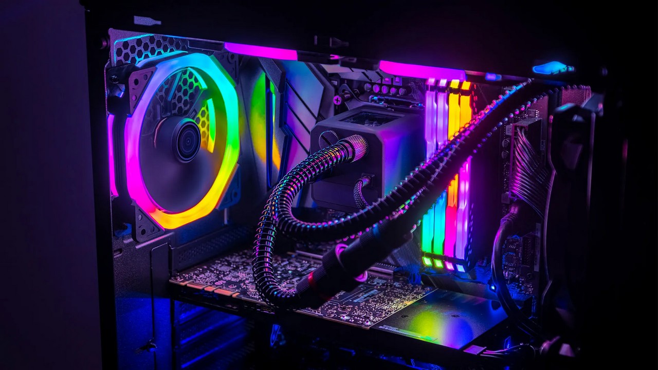 5 composants informatiques avec illumination RGB