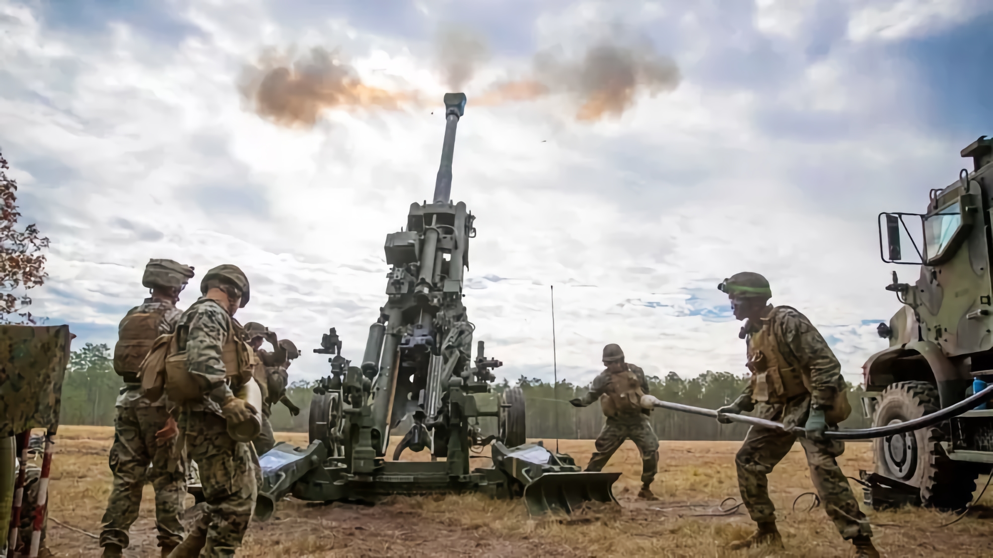 1 char, 7 véhicules de combat d'infanterie et une compagnie d'occupants: les Forces armées ukrainiennes avec l'aide d'obusiers américains M777 ont détruit l'entrepôt russe