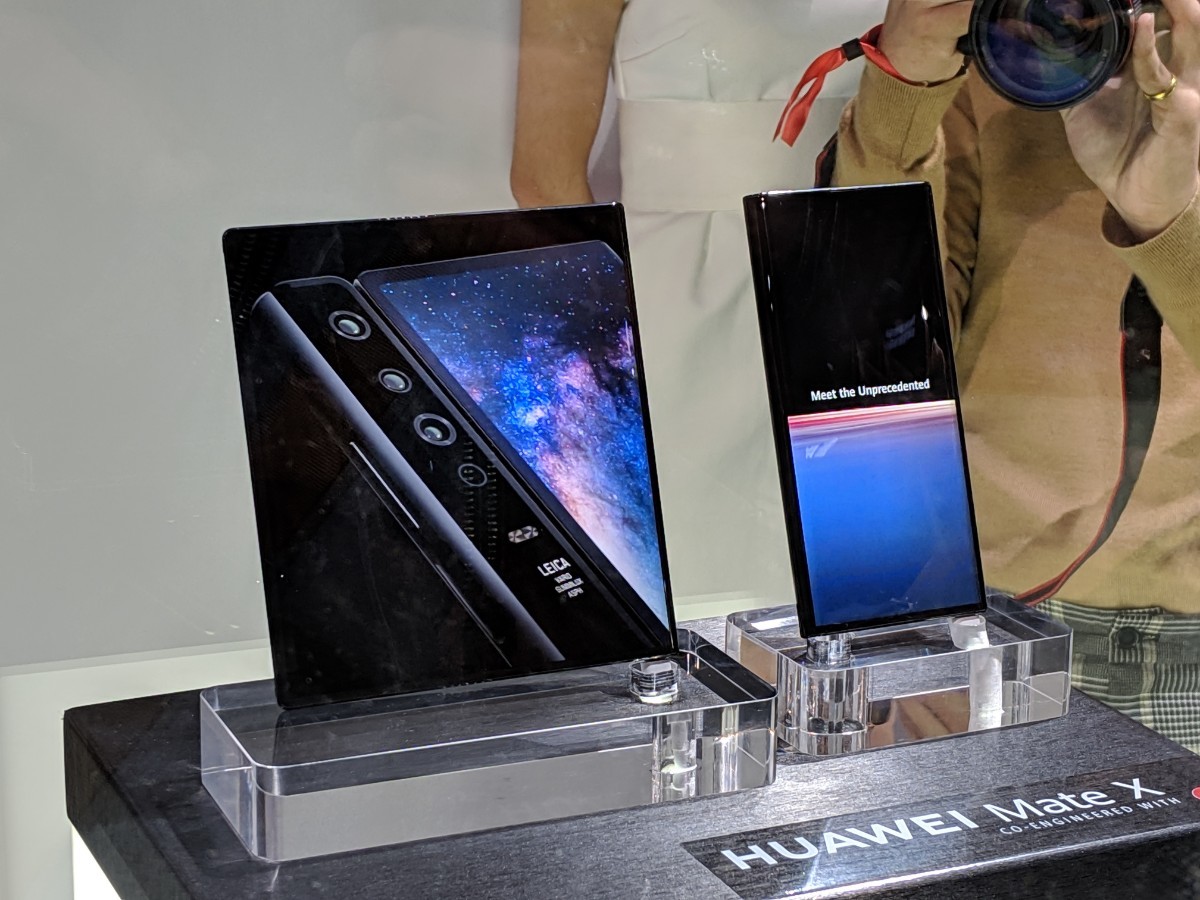 Вихід вже скоро: складаний Huawei Mate X з'явився у базі TENAA