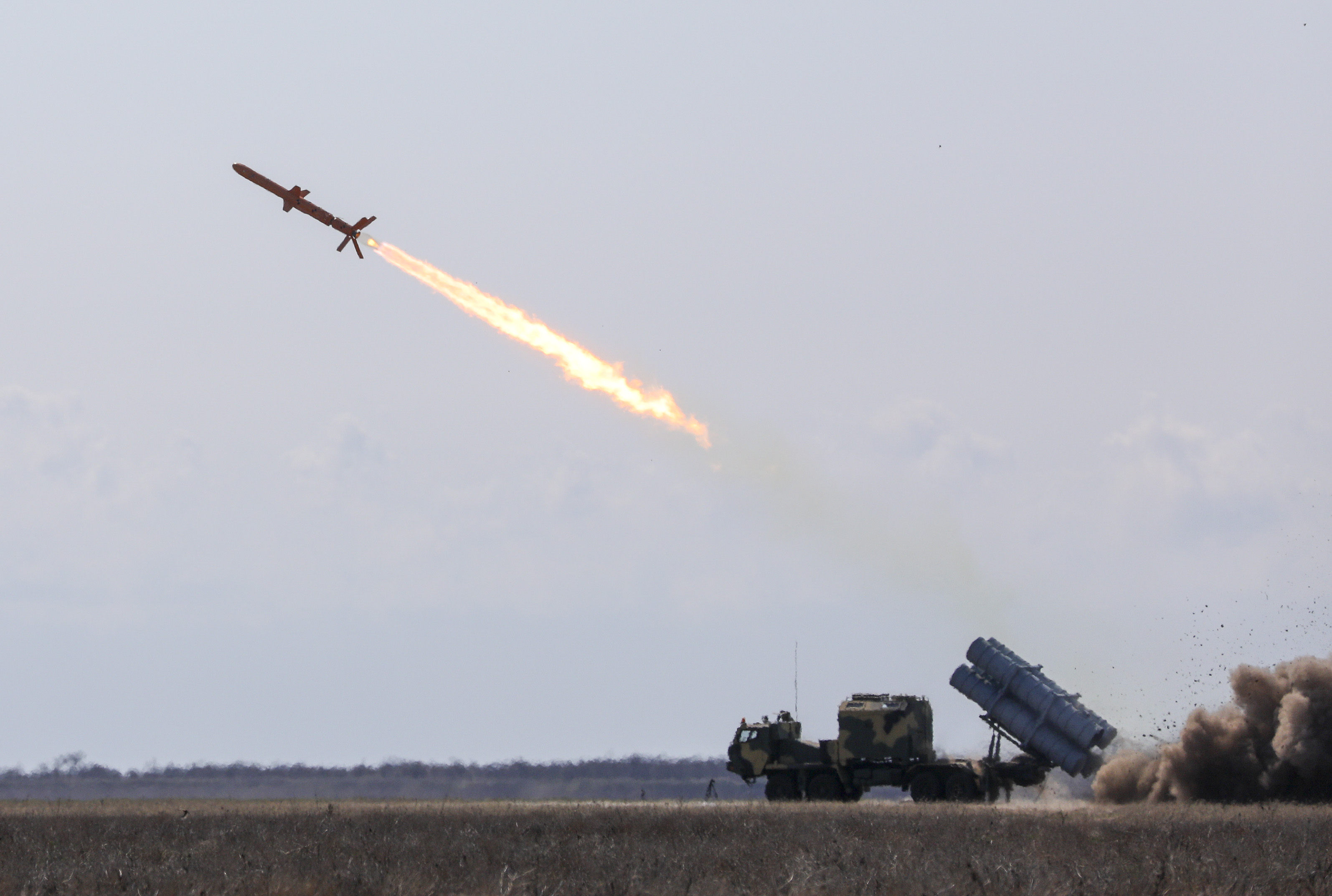 L'AFU a tiré des missiles Neptun sur le ferry russe et le terminal pétrolier du port de Kavkaz, à 250 kilomètres de la ligne de front.