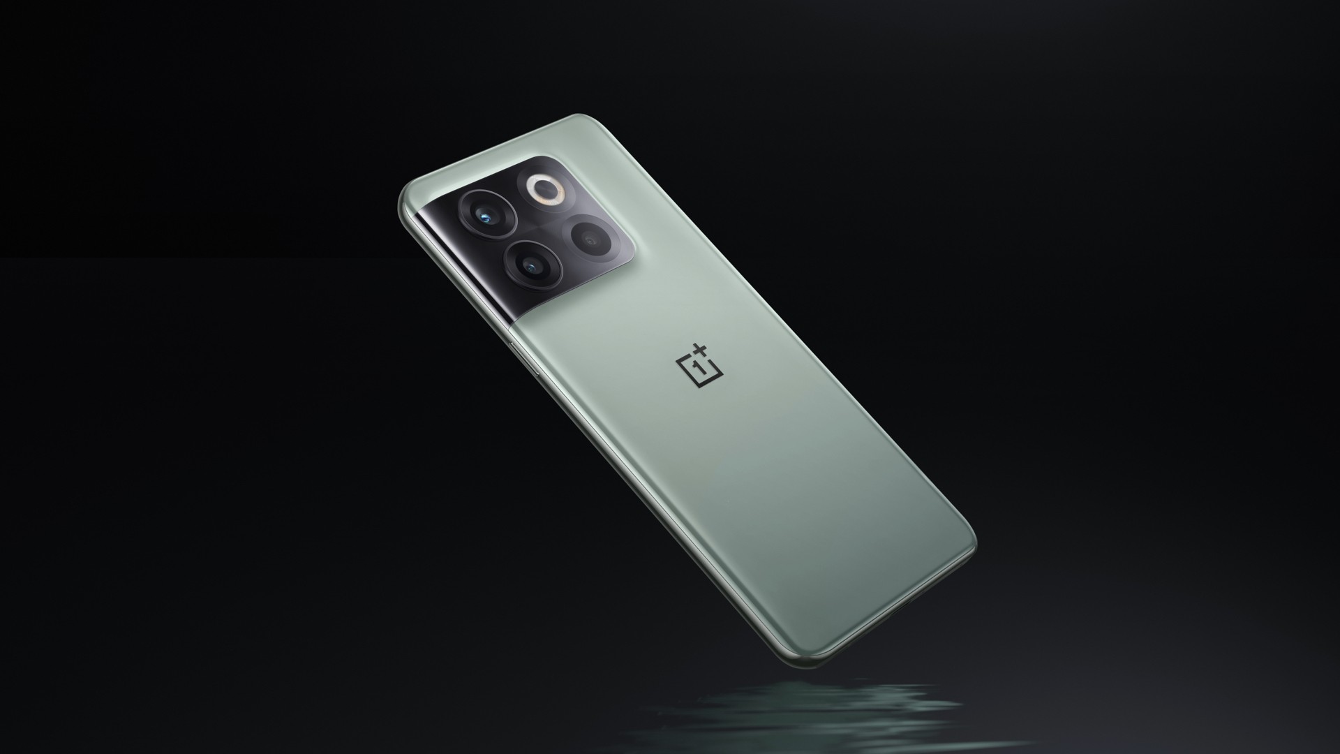 OnePlus 10T почав отримувати оновлення OxygenOS A.06, яке виправляє помилки і покращує роботу камери