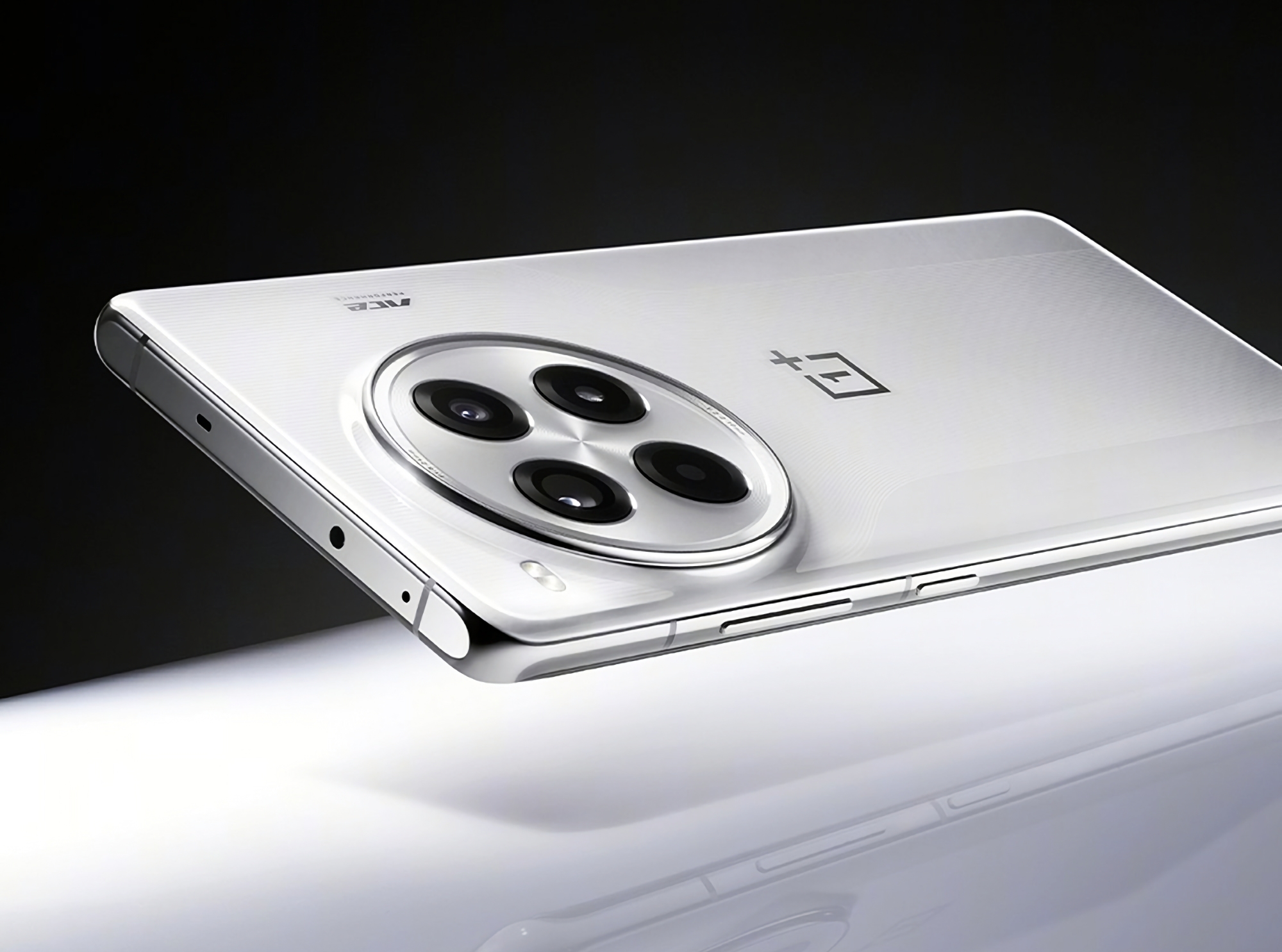 Не чекаючи презентації: OnePlus показала зовнішній вигляд OnePlus Ace 3 Pro