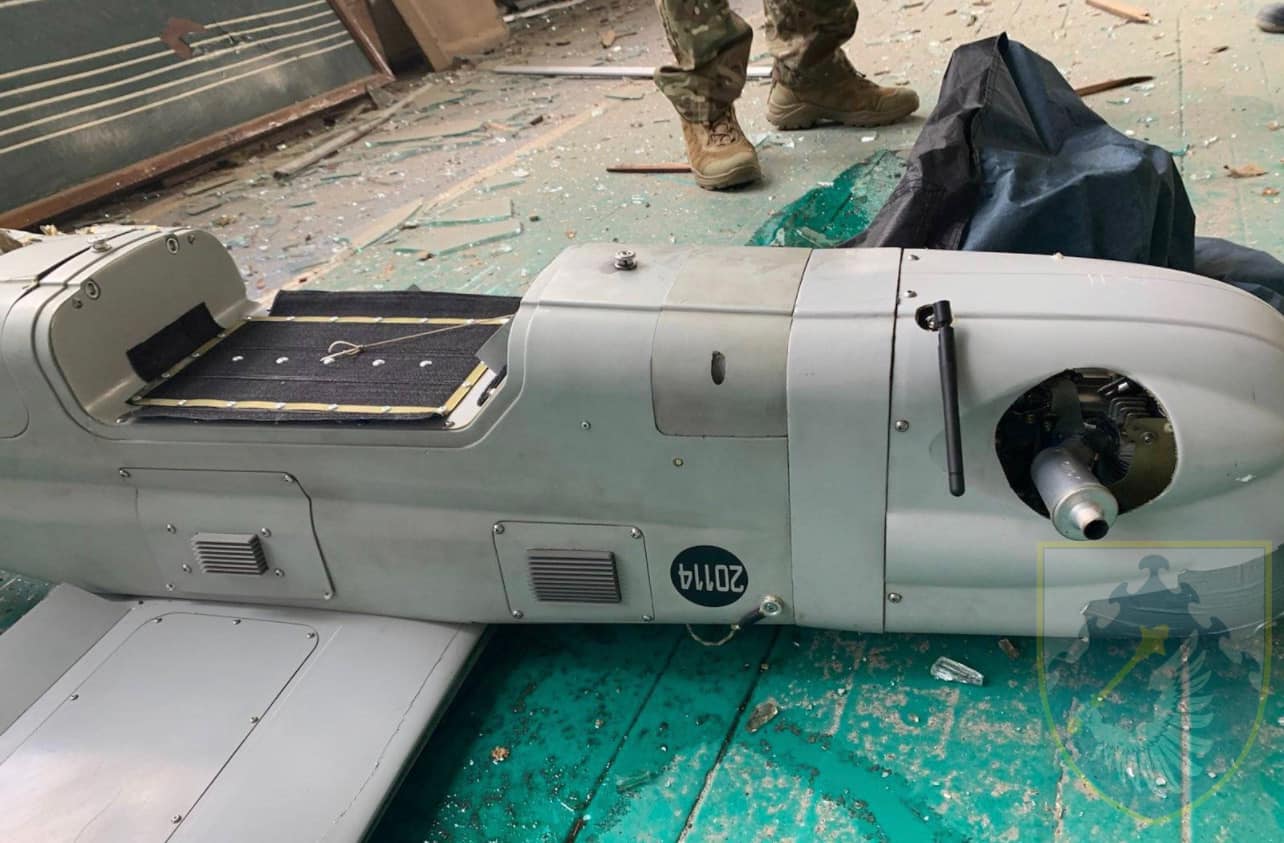 Le commandement de l'armée de l'air a montré un autre drone russe Orlan-10 abattu : voici ce qu'il en reste.