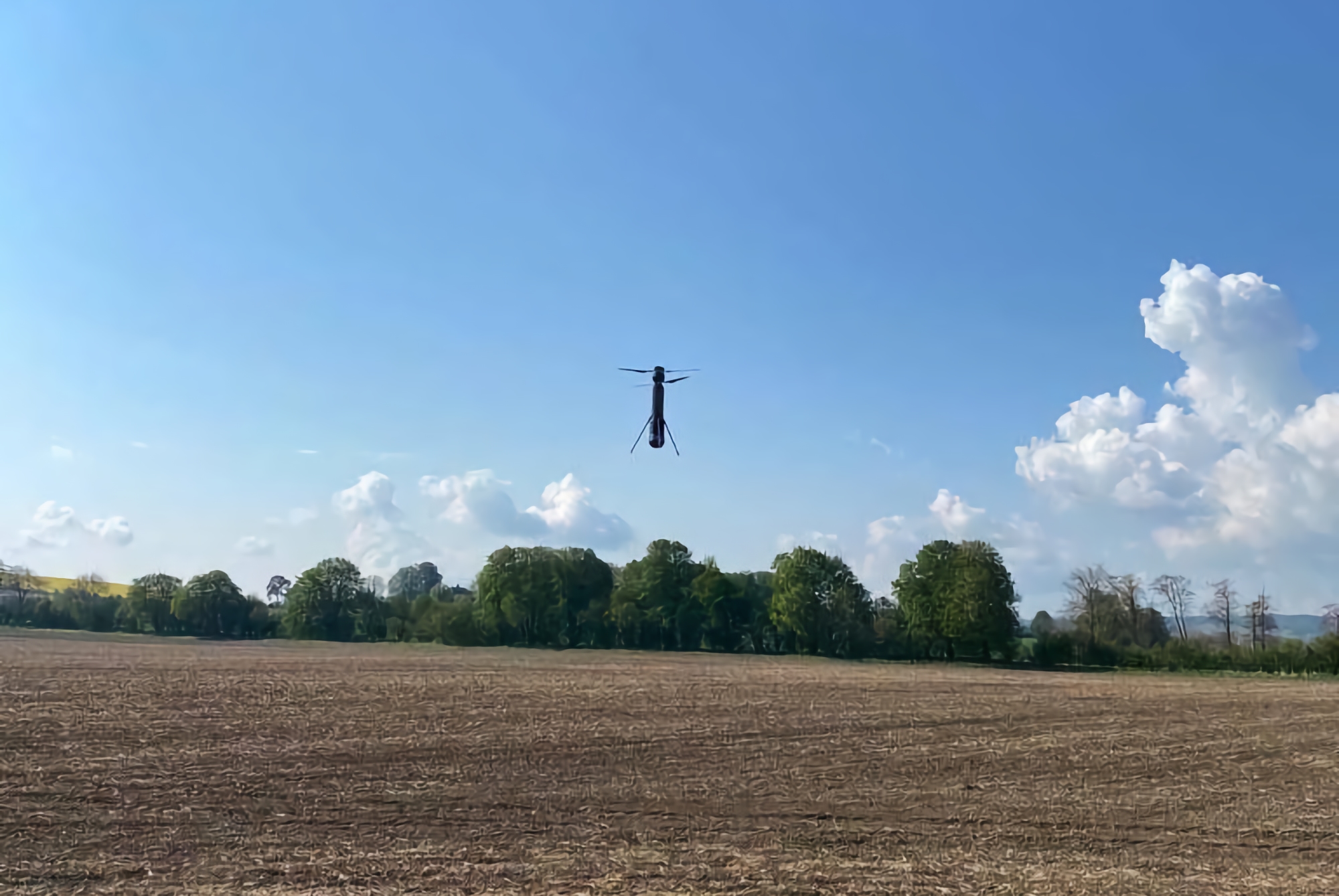 En service dans les forces armées ukrainiennes, ils ont remarqué un drone kamikaze inhabituel avec un système de décollage vertical. Il pourrait s'agir d'un drone PHOLOS rare