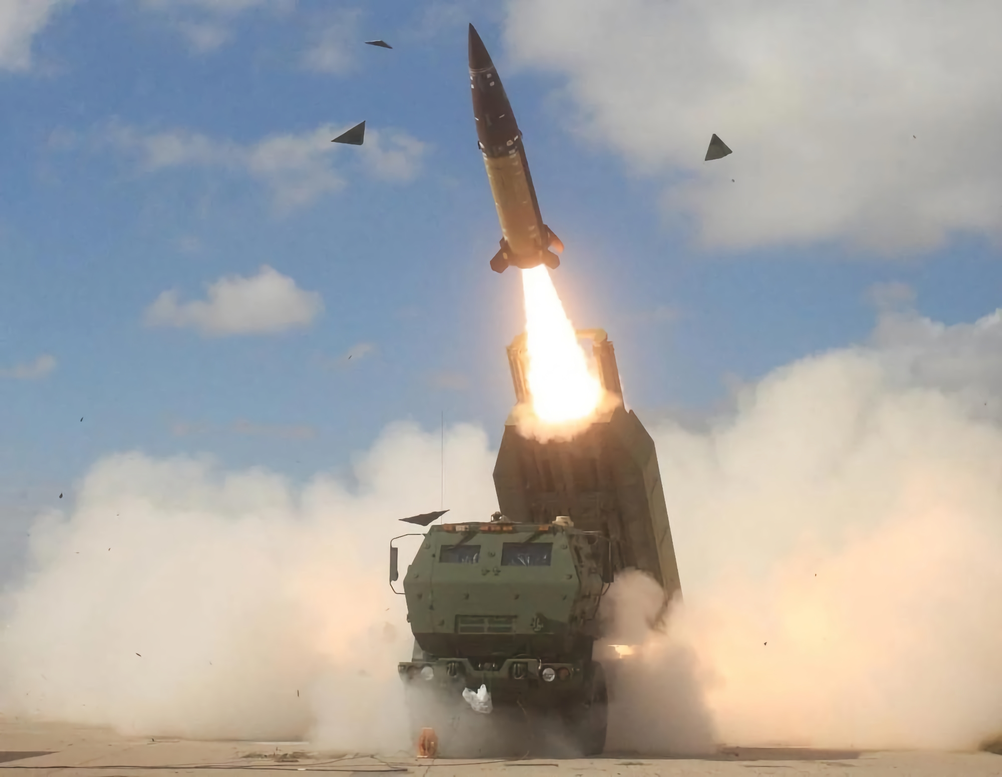 Remplacement de l'ATACMS : Lockheed Martin développe un nouveau missile pour les HIMARS et les M270. D'une portée pouvant atteindre 650 km, il sera capable de détruire des navires