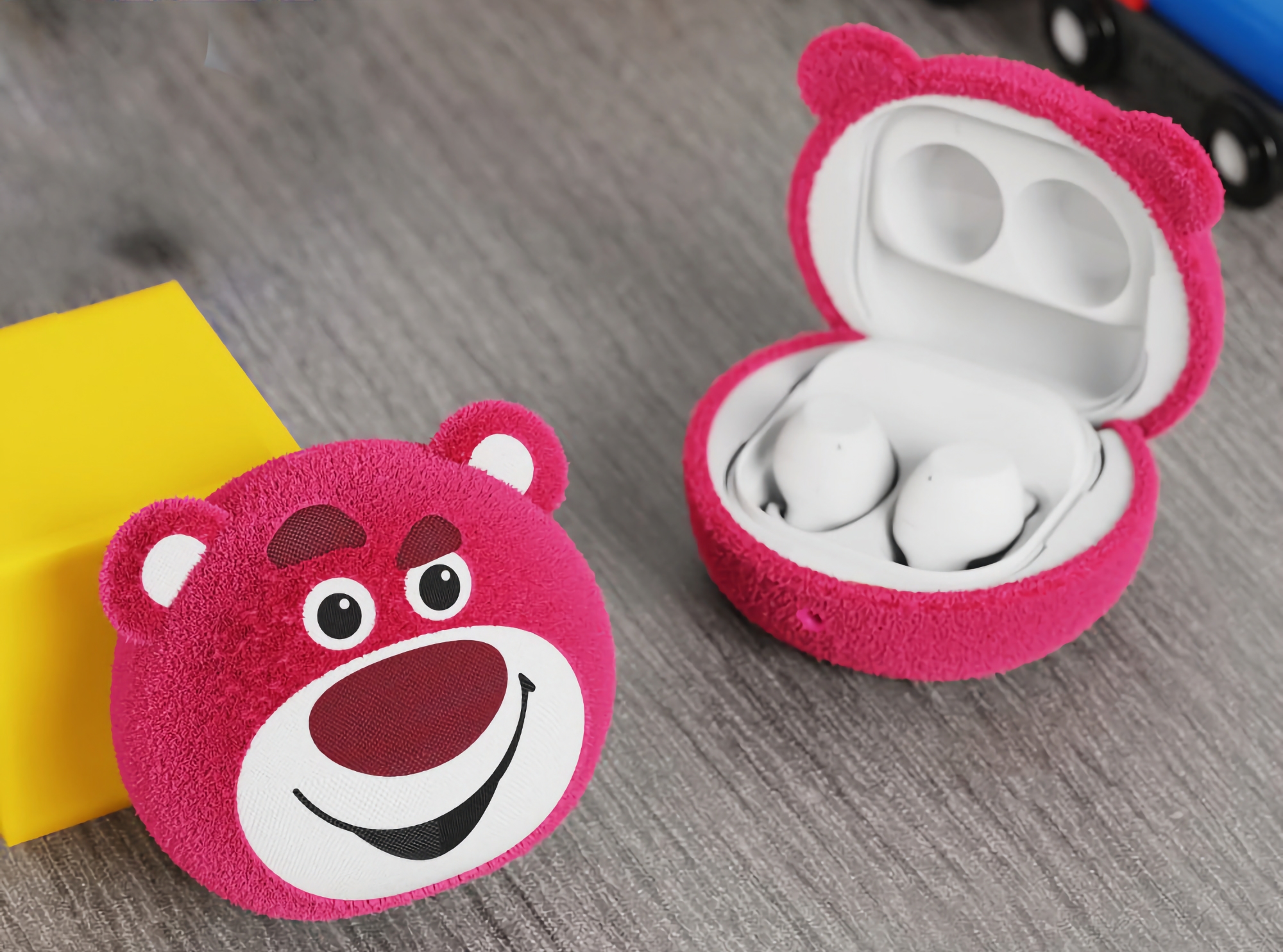 Pour les fans de Toy Story : Samsung, Disney et Pixar ont dévoilé des étuis spéciaux pour les Galaxy Buds FE, Galaxy Buds 2 et Galaxy Buds 2 Pro.
