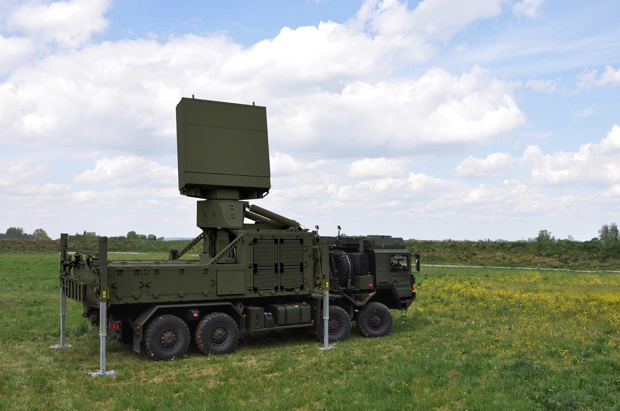 Primoco ONE UAVs, TRML-4D radars, HX81 tractors and MAN TGS trucks: Germany hands Ukraine a new arms package