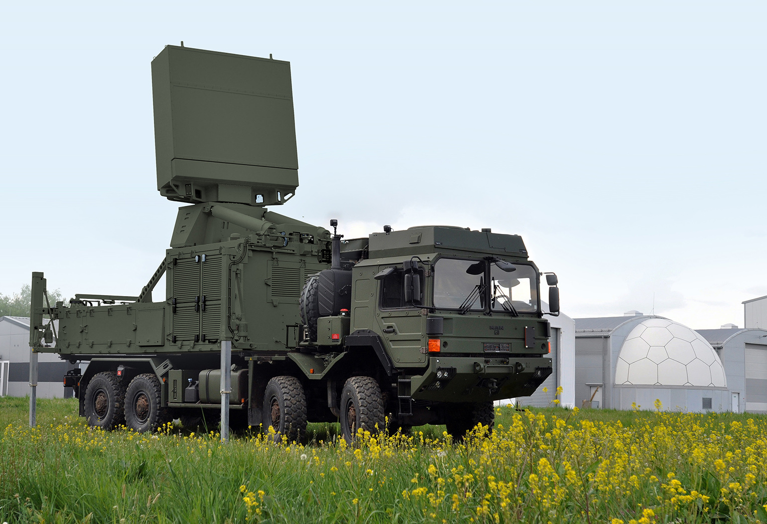 Hensoldt va transférer des radars TRML-4D supplémentaires à l'Ukraine. Ces radars peuvent suivre des missiles balistiques et escorter jusqu'à 1 500 cibles simultanément.