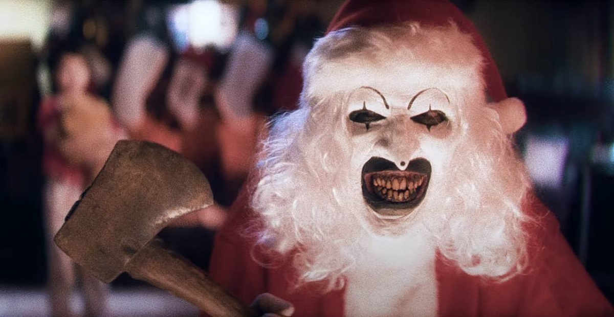 Le Père Noël à la hache : la première bande-annonce de "Terrifier 3" a été dévoilée. Art le clown y crée une atmosphère de Noël terrifiante et sanglante.