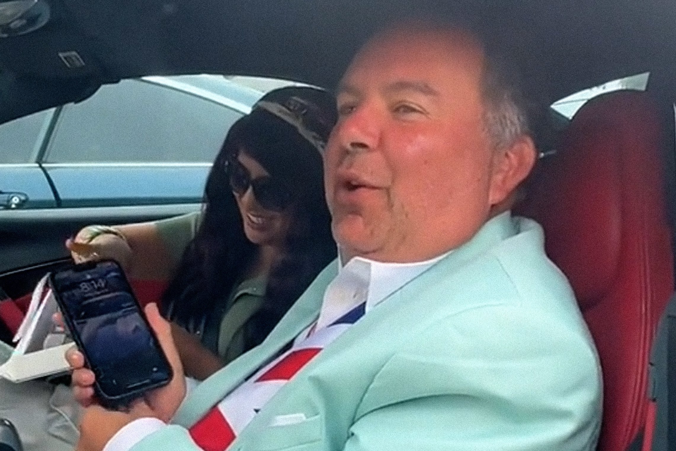 "Ганяю на авто, граю в теніс і пещу великогрудих жінок": Apple звільнила віцепрезидента через невдалий жарт у TikTok