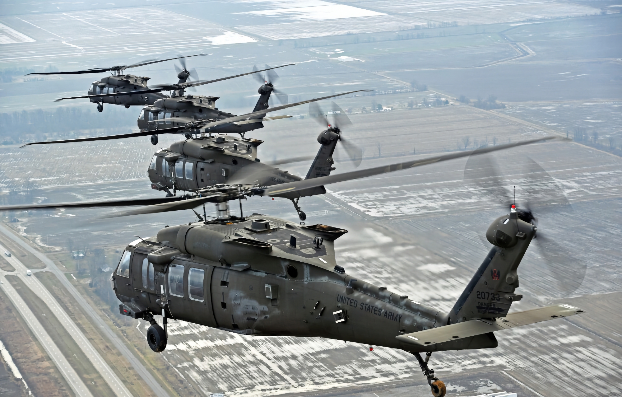 UH-60L et Airbus AS532 UE Cougar (HM-3) : L'aviation de l'armée brésilienne recevra des hélicoptères américains UH-60 Black Hawk