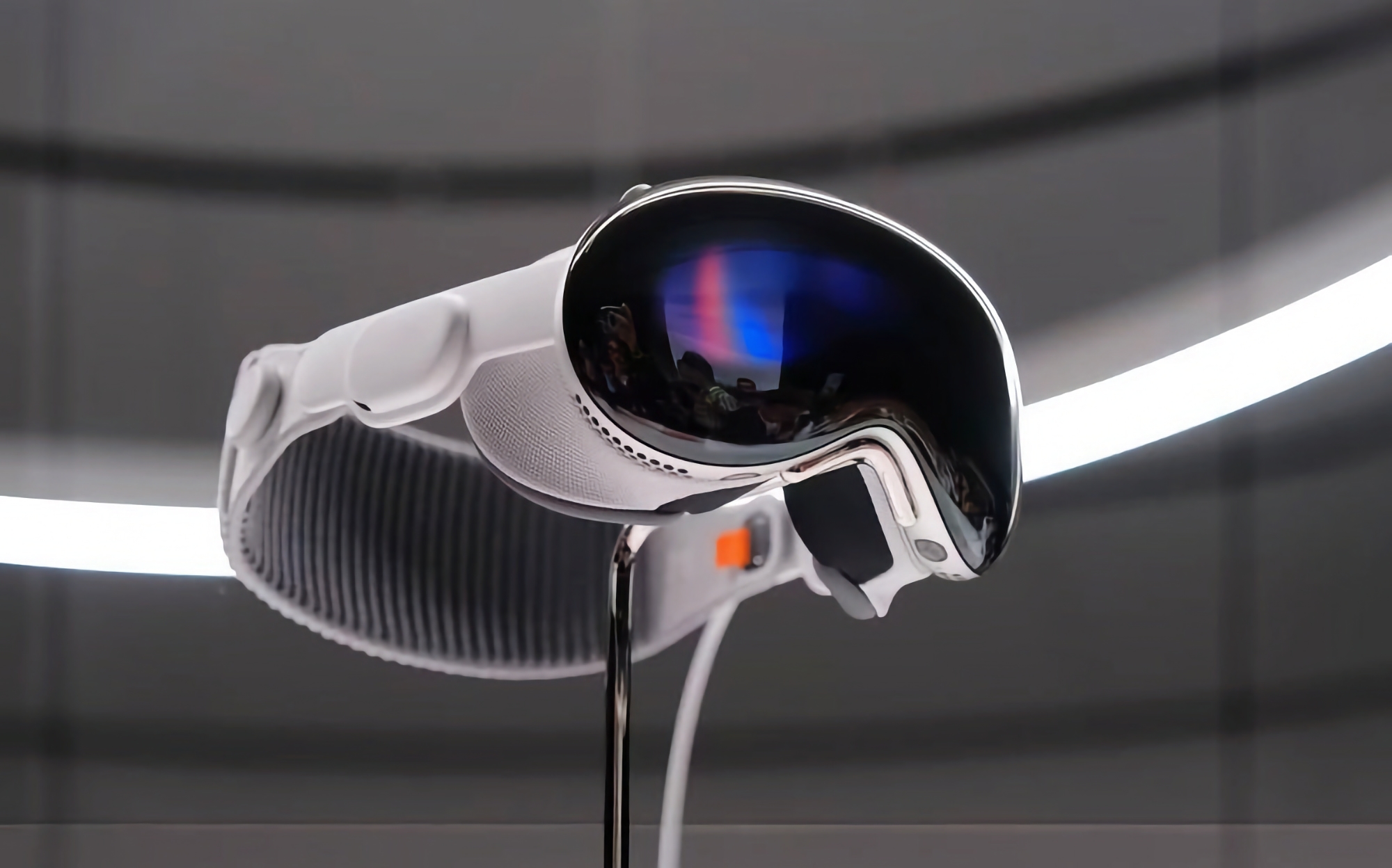 The Information: Apple призупинила розробку Vision Pro 2 і сконцентрувала свою увагу на бюджетній версії гарнітури