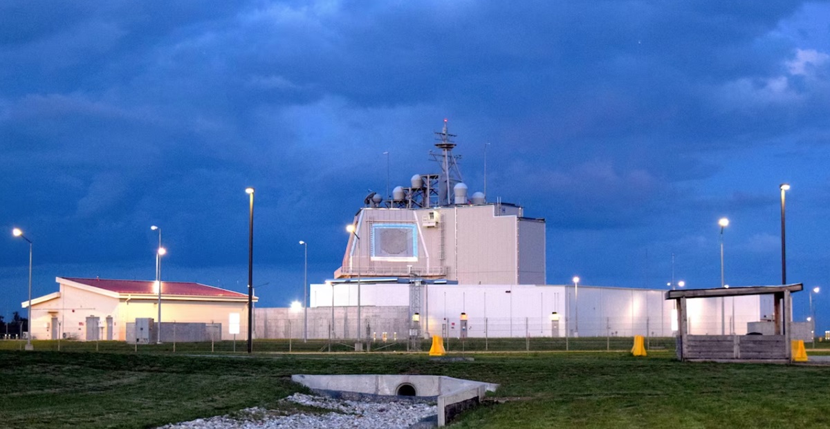 Les États-Unis ont mis en service le système de défense antimissile Aegis Ashore en Pologne avec des lanceurs Mk 41 pour intercepter les missiles balistiques.