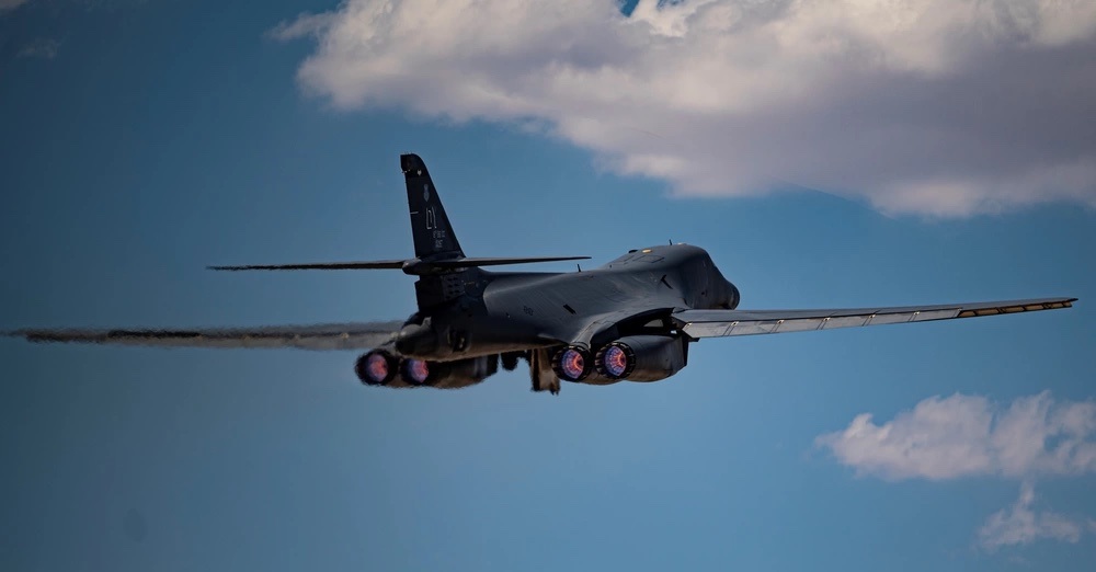 L'armée de l'air américaine a testé un bombardier stratégique B-1B Lancer modernisé, équipé des systèmes BEAST et Link 16.