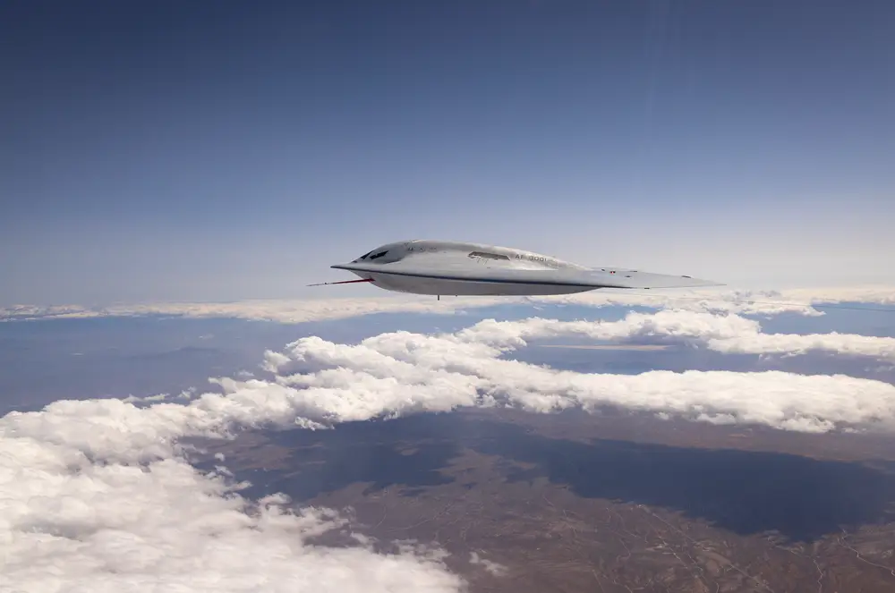 Des photos du nouveau bombardier furtif américain B-21 Raider apparaissent