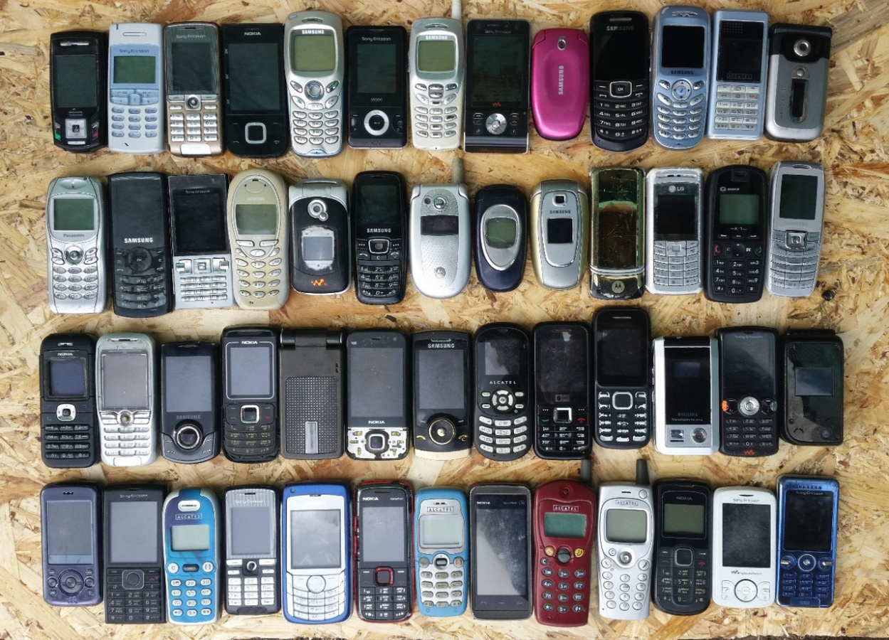 Étude : en 2022, plus de 5 milliards de smartphones seront mis au rebut - une colonne d'environ 50 000 kilomètres de haut, soit 1/8 de la distance jusqu'à la lune.