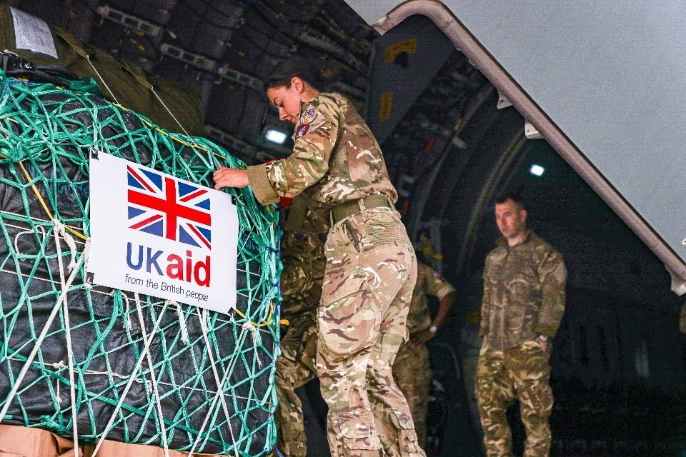 L'armée britannique se défend : le téléchargement de l'aide en action