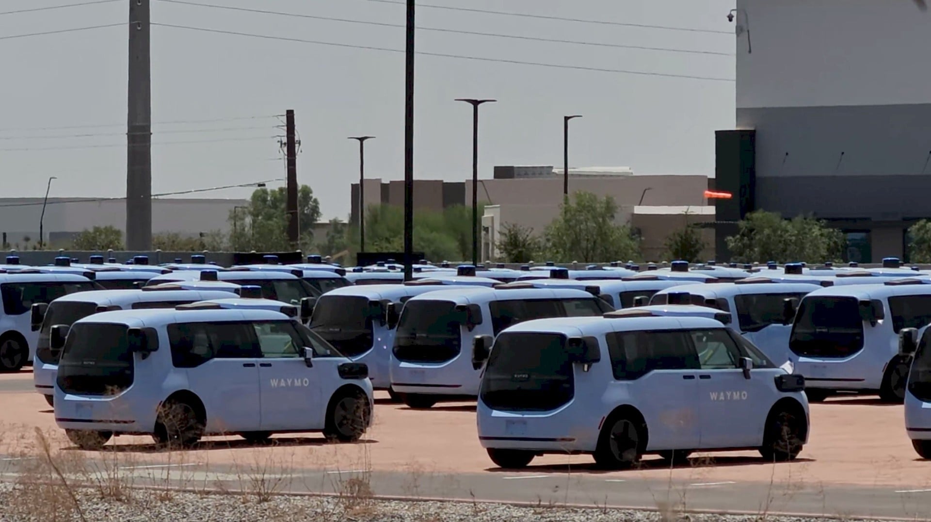 Роботаксі Waymo Ojai на базі Zeekr
