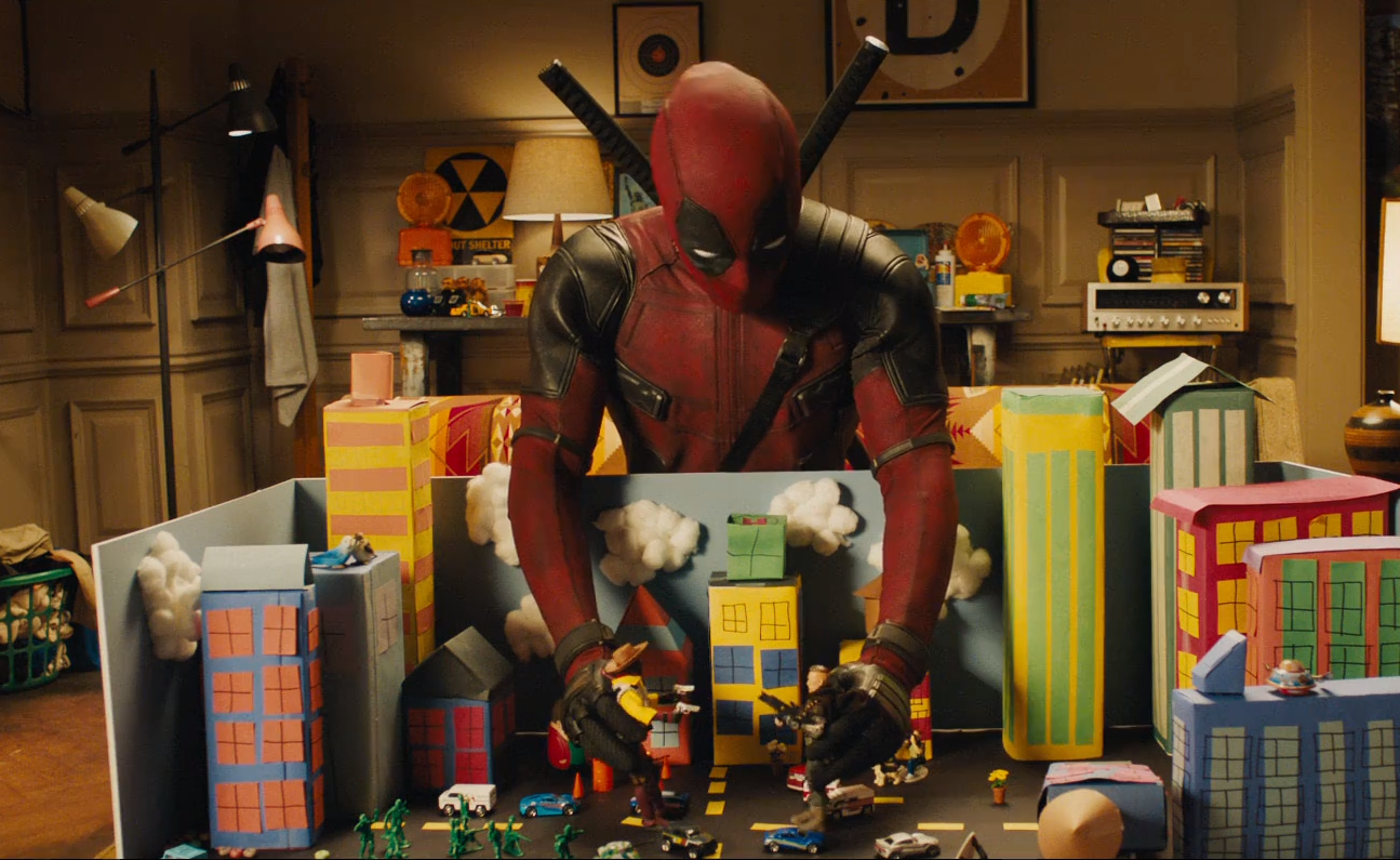 Released full-length trailer superhero comedy "Deadpool 2"