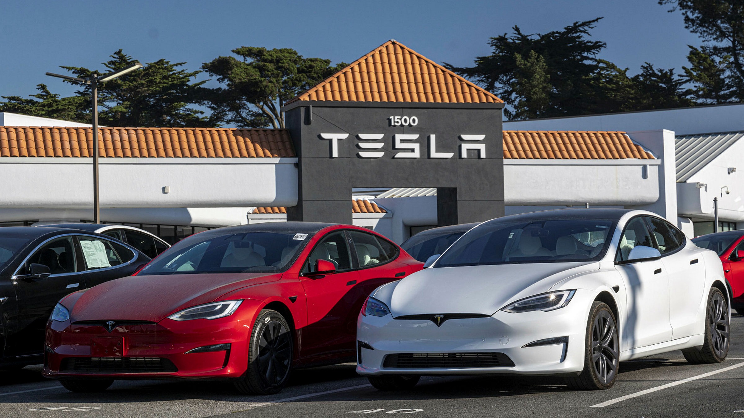 Tesla gave free access to Enhanced Autopilot for 30 days