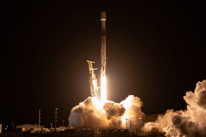 Ракета SpaceX на стартовому майданчику