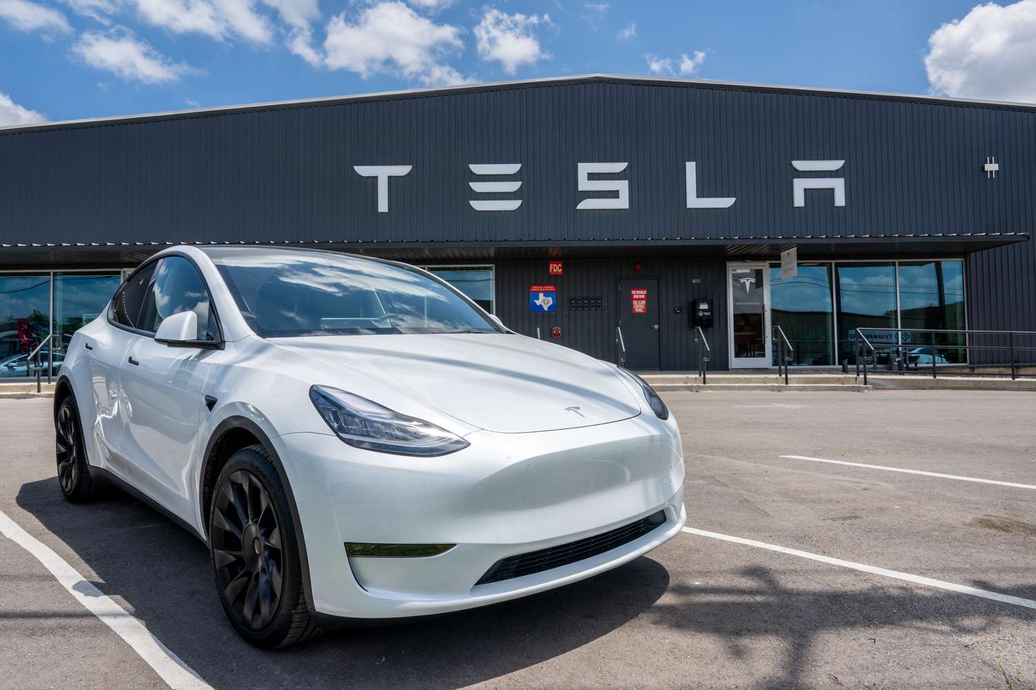 Tesla recalls 125,000 vehicles due to seat belt problems