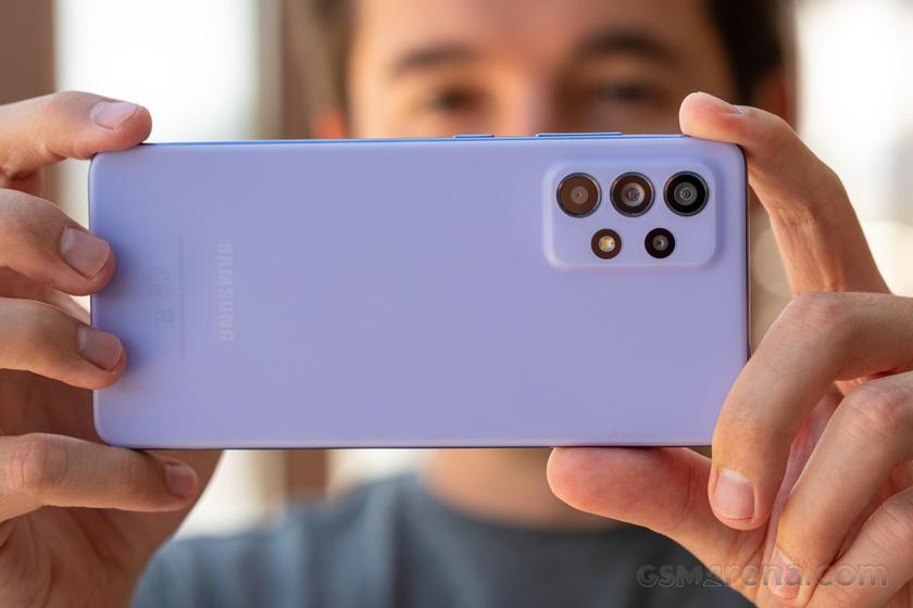 Samsung Galaxy A52 received the October security update 