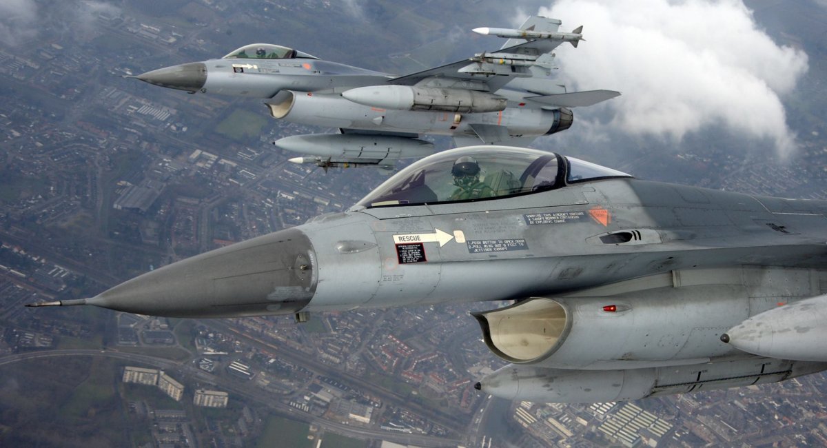 Spécifications de l'avion de chasse F-16 : histoire et modernité