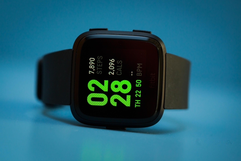 У мережу витекли рендери нового смарт-годинника Fitbit Versa 2