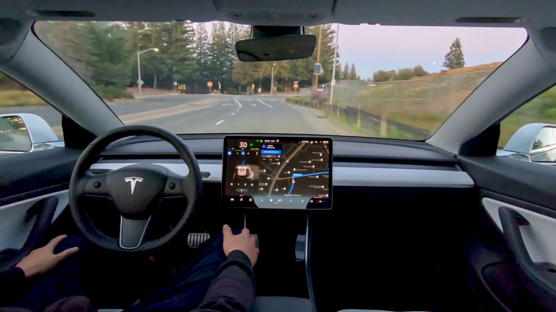 La Californie a interdit à Tesla de nommer son système d'aide à la conduite "Full Self-Driving".