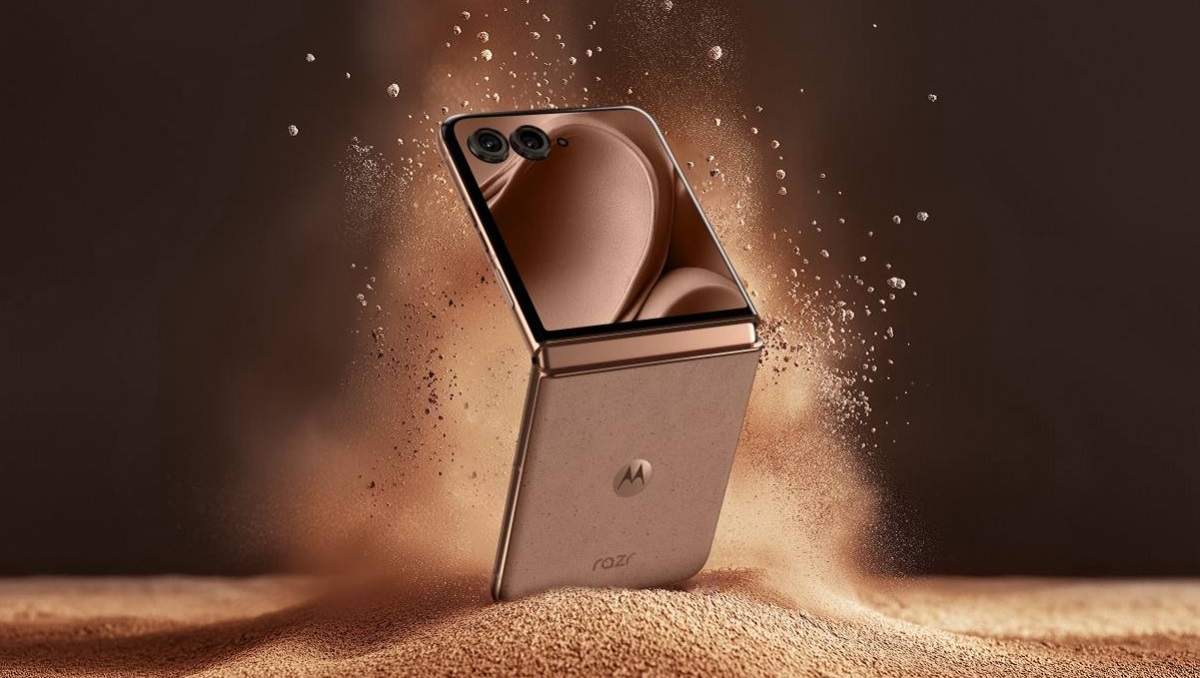 Razr 50 Ultra Mocha Mousse: Sophistication and power in one design