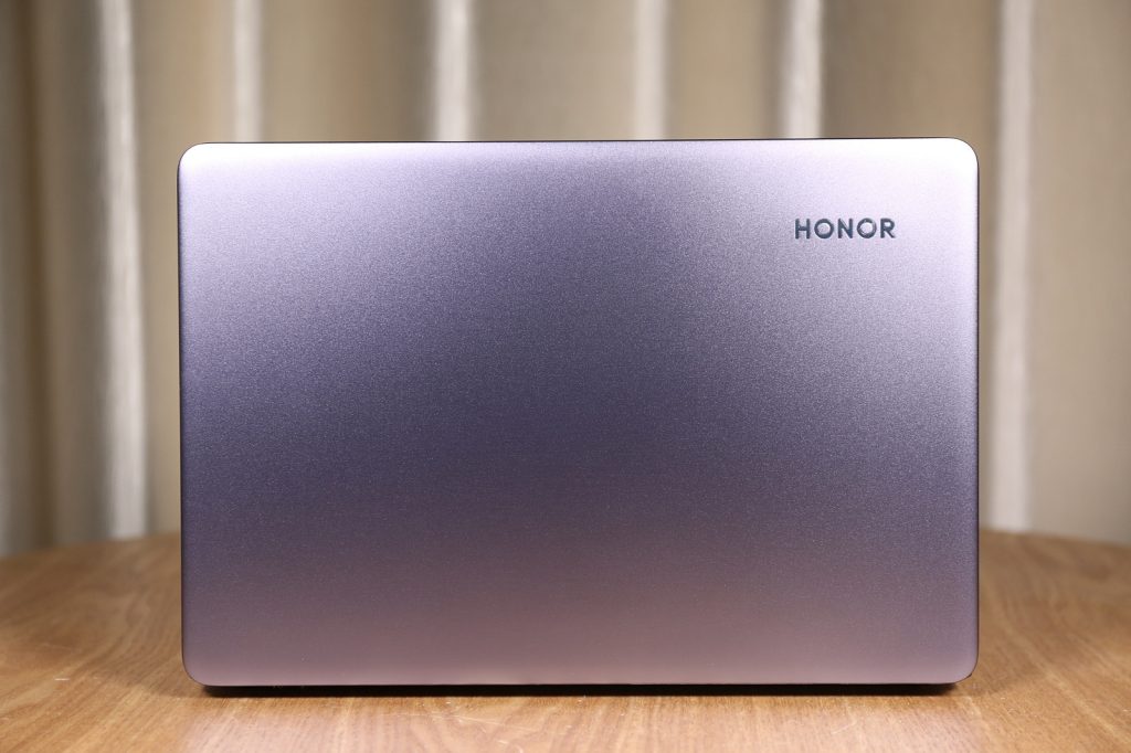 Honor за день до анонсу показав ноутбук Honor MagicBook Pro