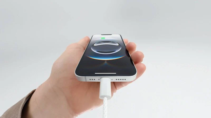 iPhone 16e vs. iPhone 16 : qui a gagné le test de la batterie ?