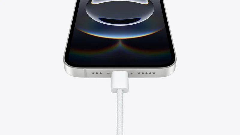 Apple says goodbye to MagSafe: why the iPhone 16e won't have magnetic charging