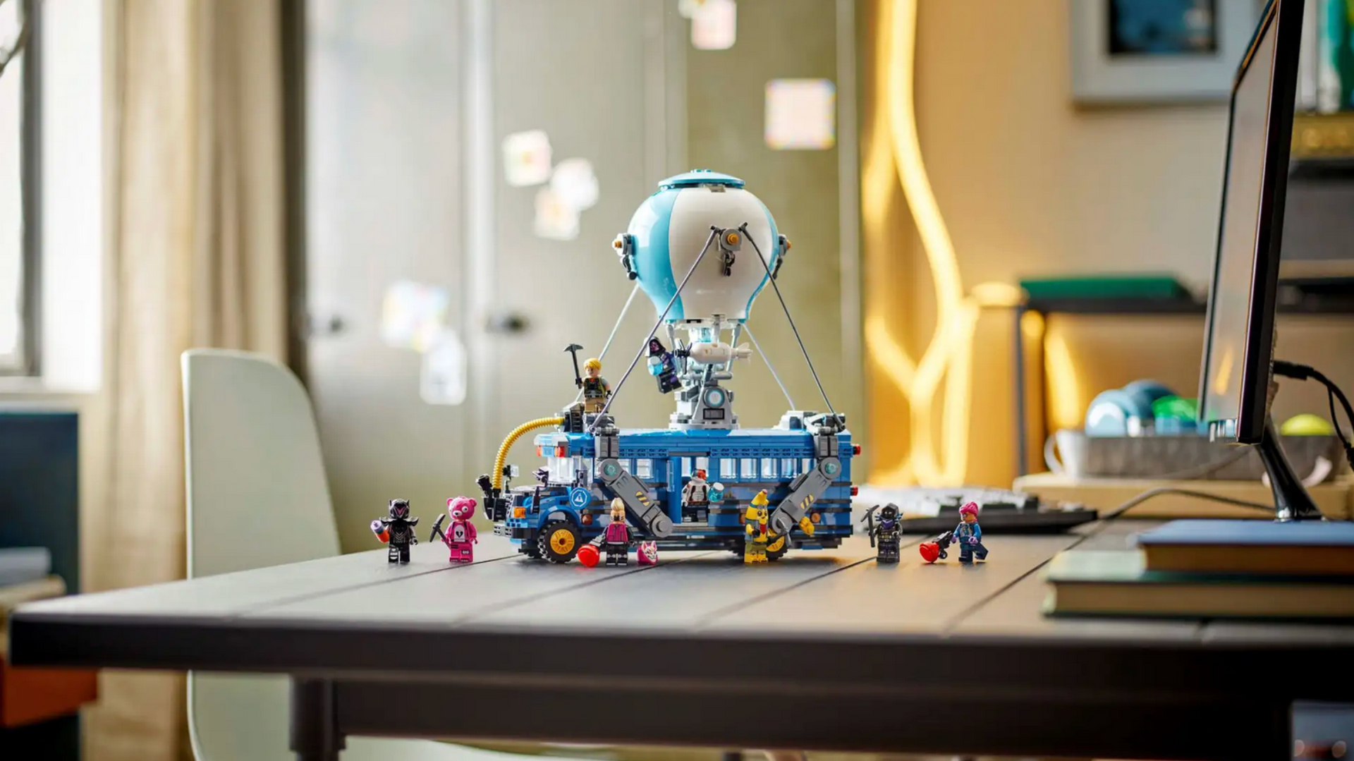 LEGO випустить 4 набори по Fortnite: серед них бойовий автобус та лама, а заплатити доведеться від 15 до 100 доларів
